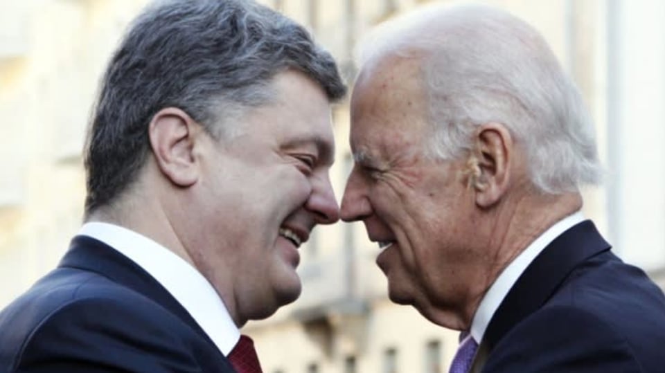Vyjdou na světlo Porošenkovy "handly" s Bidenem?